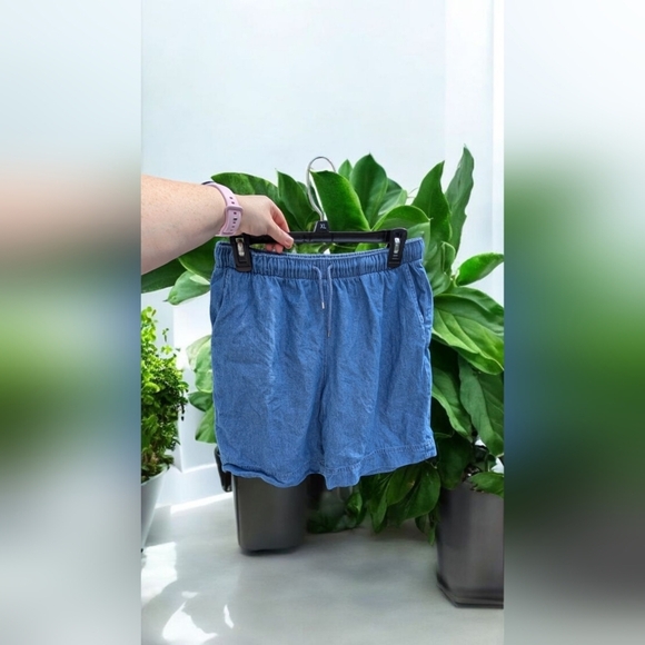 Coral Bay Women's Demin Shorts Size Medium (EUC) - Picture 3 of 9